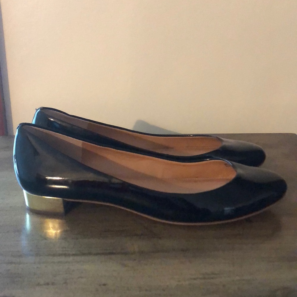 Black patent leather ballet flat